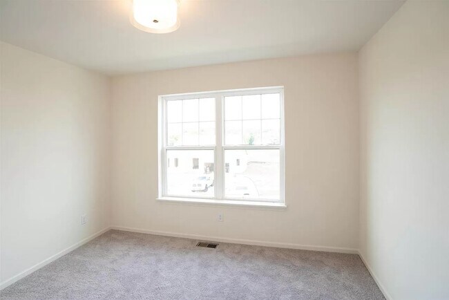 Building Photo - 2319 Lonnie Ln
