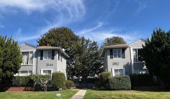 Building Photo - 3144-3152 S Barrington Ave