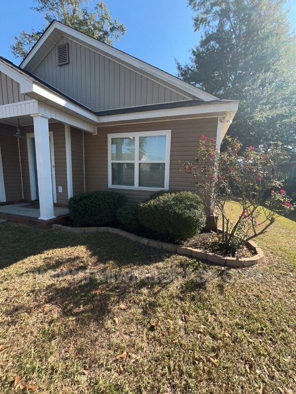 Building Photo - 214 Winterberry Way