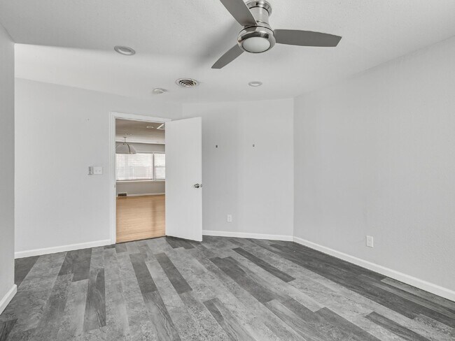 Building Photo - Beautiful Home Just Minutes from the OU Ca...