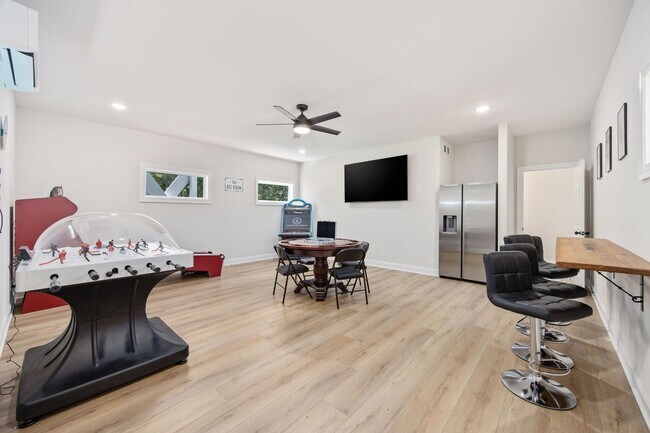 Building Photo - Gorgeous Custom Home Available for Snowbir...