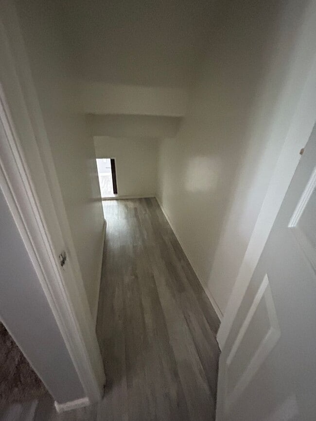 Building Photo - Three bedroom 2.5 bath two story home