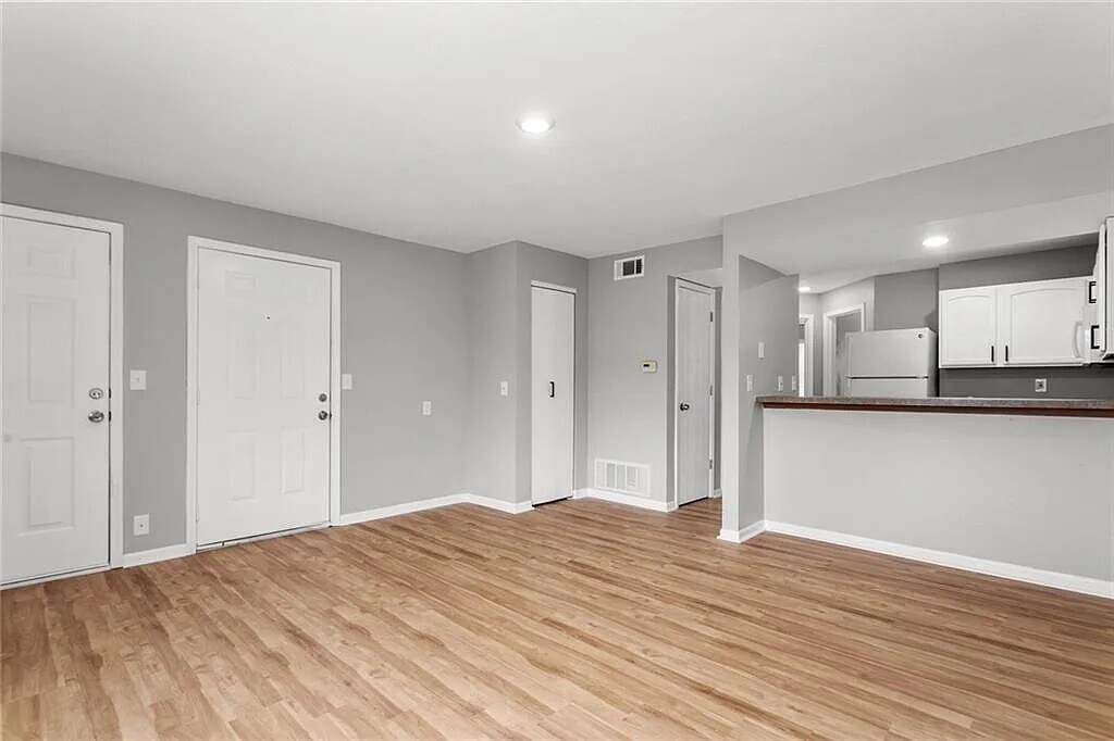 Building Photo - 1505 W 25th Ct