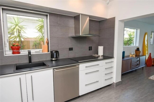 Building Photo - 641 86th St