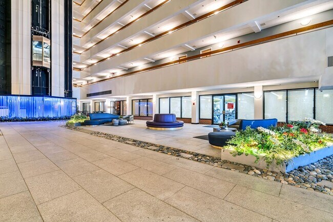 Building Photo - Historic Waterfront - Fitness Center - Concierge - Renovated Kitchen