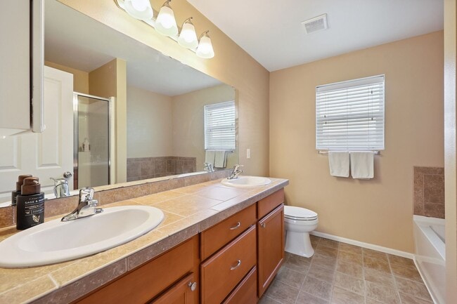 Building Photo - Spacious 3-Bedroom Home in Tumwater – Styl...