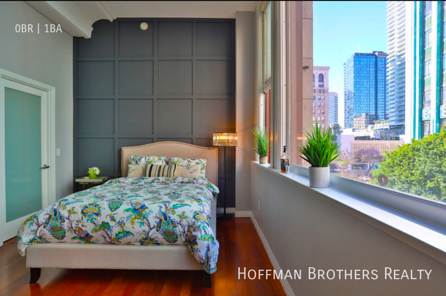 Building Photo - 907 S. Broadway-305