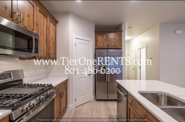 Building Photo - **Summer Special: FREE RENT for MAY**