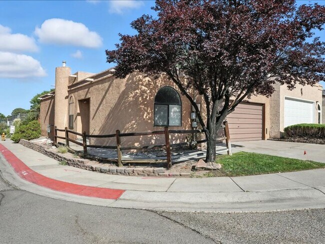 Building Photo - For Rent | 3 Bed | 2 Bath | Fireplace | Pr...