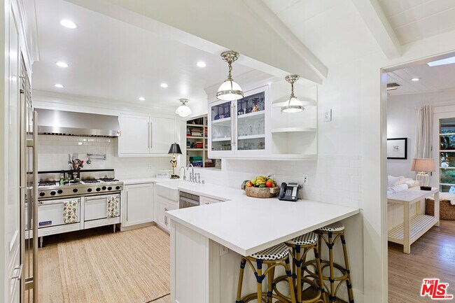 Building Photo - 1760 Nichols Canyon Rd