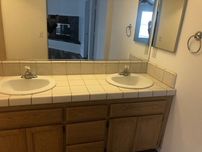 Building Photo - 367