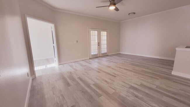 Building Photo - Come see this modern, elegant condo in Celebration!