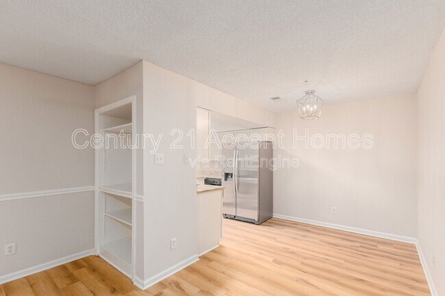 Building Photo - 12113 Greenway Ct