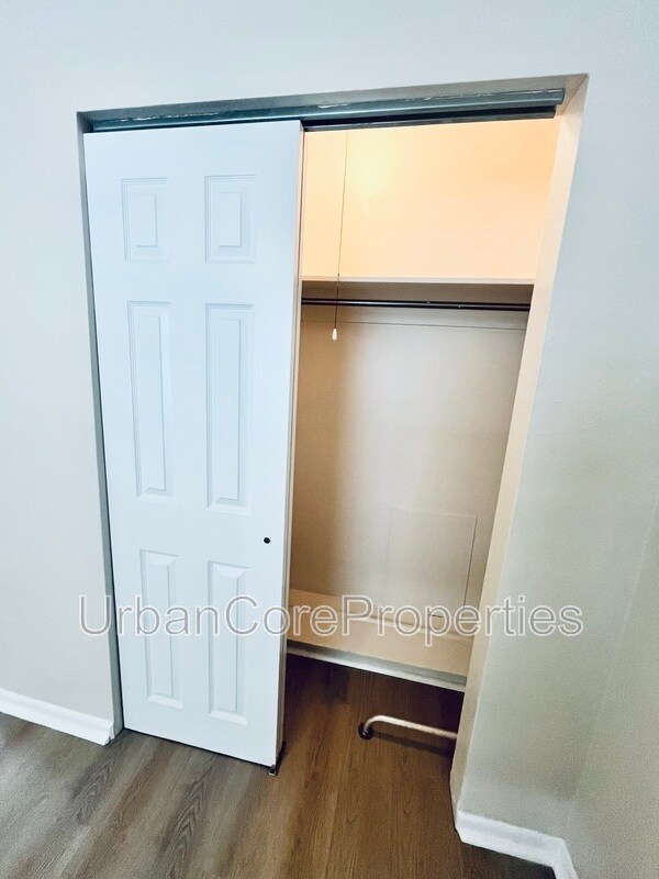 Building Photo - 115 7th Ave N