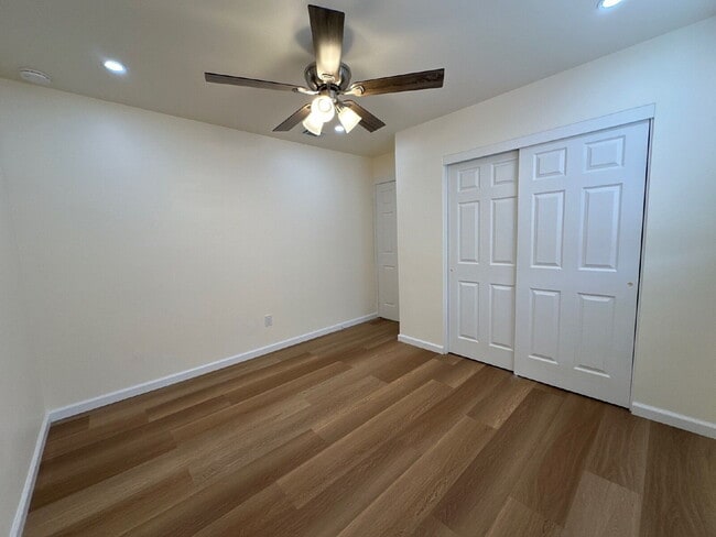 Building Photo - Single level 3BR, 2 BA, 2 car garage