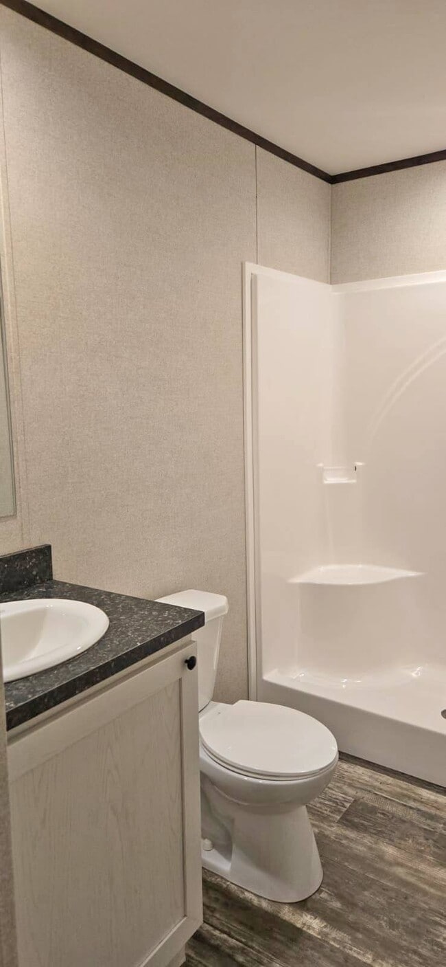 Building Photo - 2128 S Riverside Dr