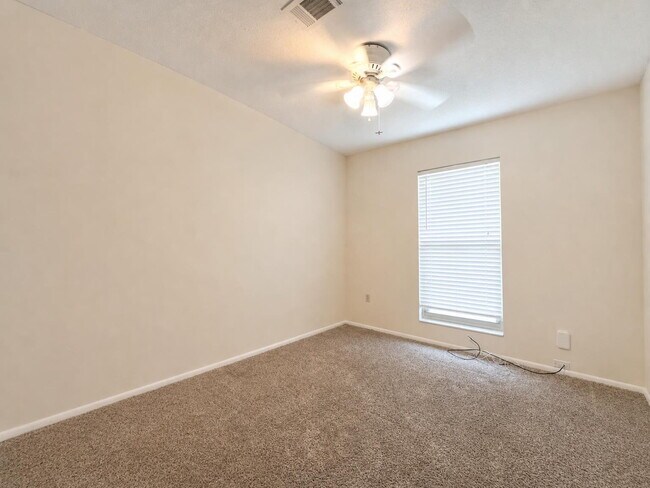 Building Photo - "Charming 3-Bedroom Oasis in Fort Walton Beach!"