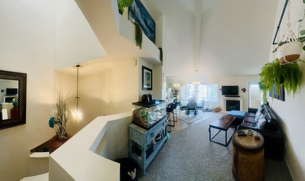 Building Photo - 25072 Leucadia St