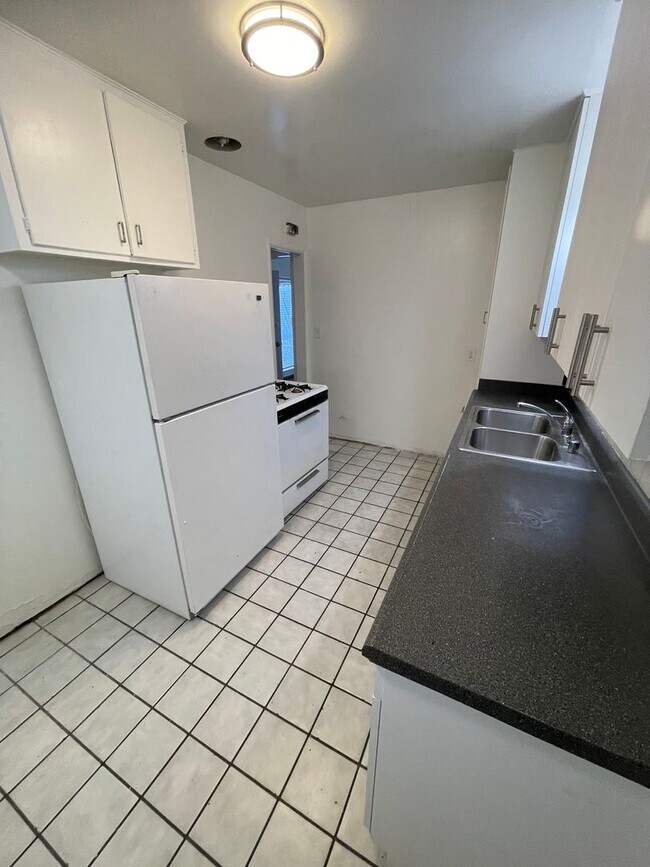 Building Photo - 328