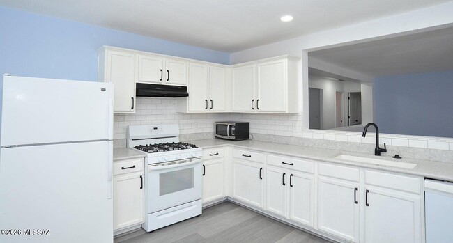 Building Photo - 7740 W Oak Stream Rd