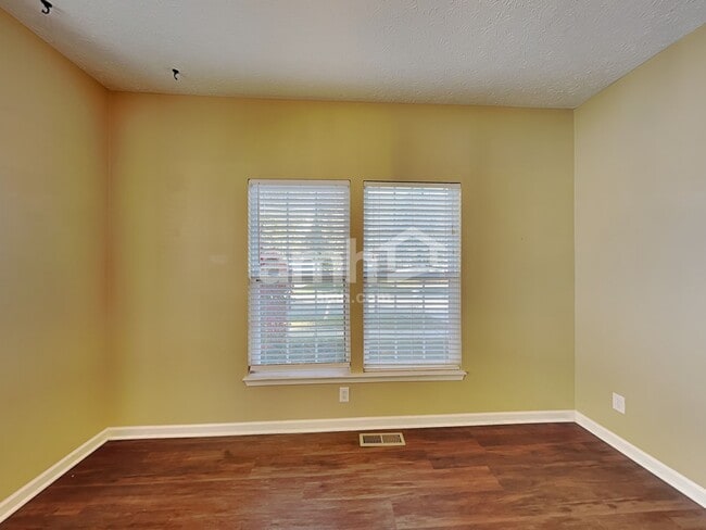 Building Photo - 285 Coyote Dr