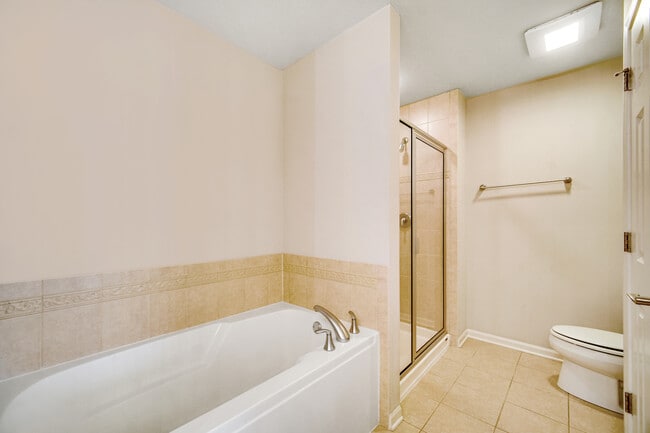 Building Photo - 111 Creekbend Ct