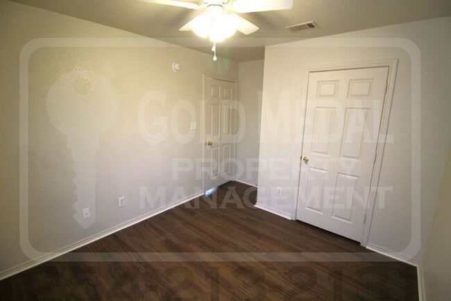 Building Photo - 2807 Leroy Cir