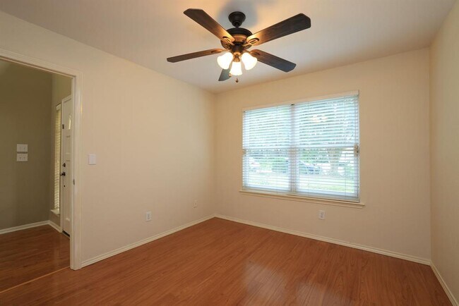 Building Photo - 47 E Greywing Cir