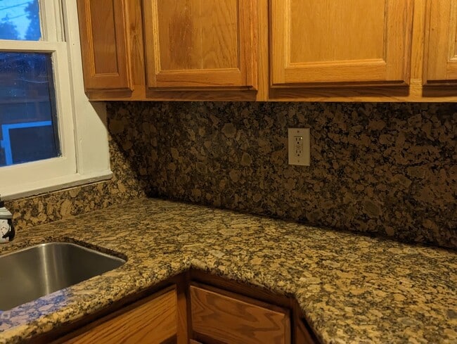 Building Photo - 522 E Lemon Ave