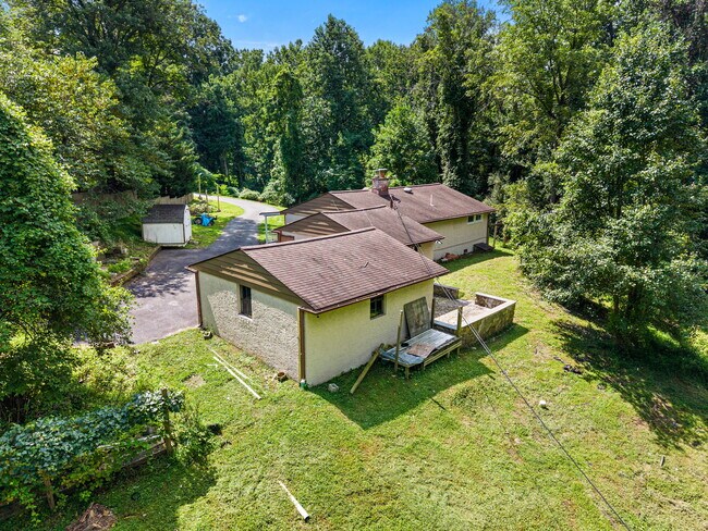 Building Photo - 25 E Pennsbury Way