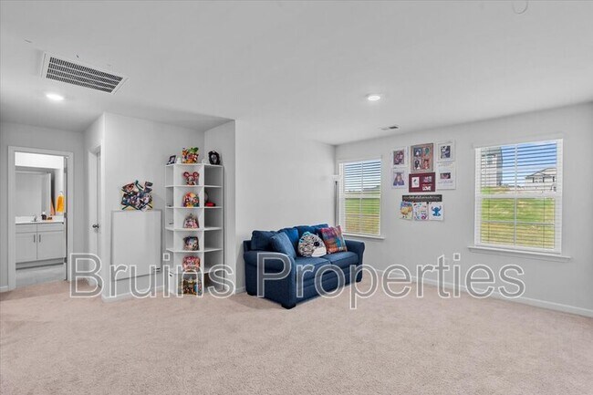 Building Photo - 349 Willowbrooke Way