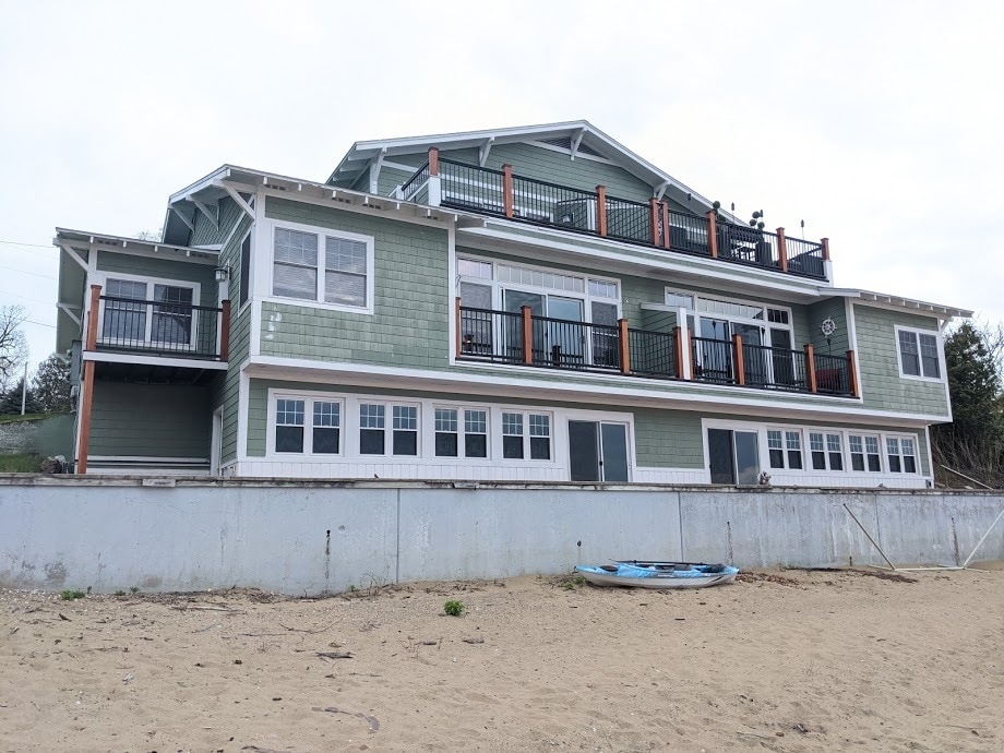 Building Photo - 1465 E Lakeshore Dr