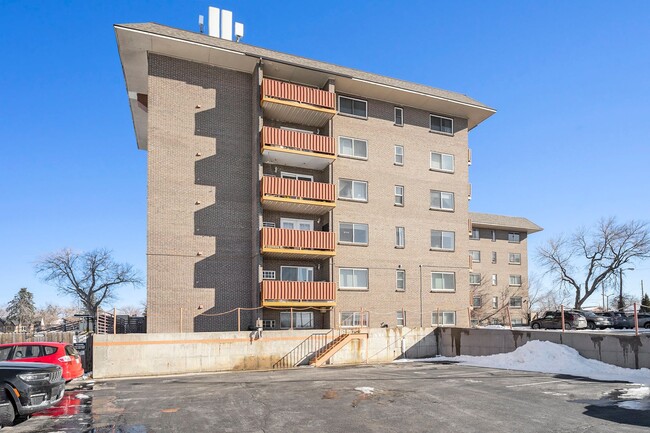 Building Photo - Beautifully Updated Condo In North Denver