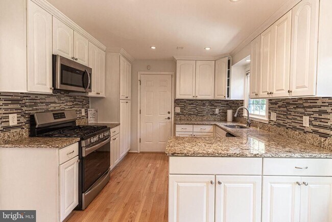 Building Photo - 7884 Godolphin Dr