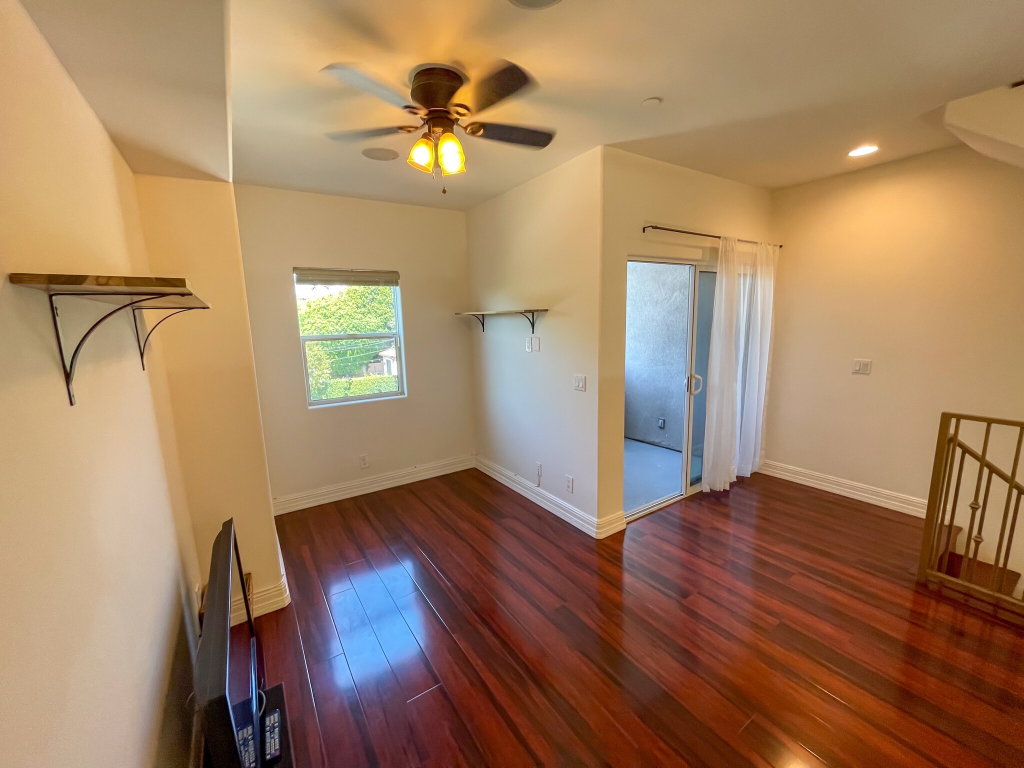 Building Photo - 2027 Beloit Ave