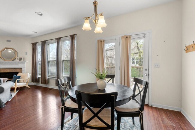 Building Photo - 3 Bed 2.5 Bath Home with 2 Car Garage and Fenced Backyard