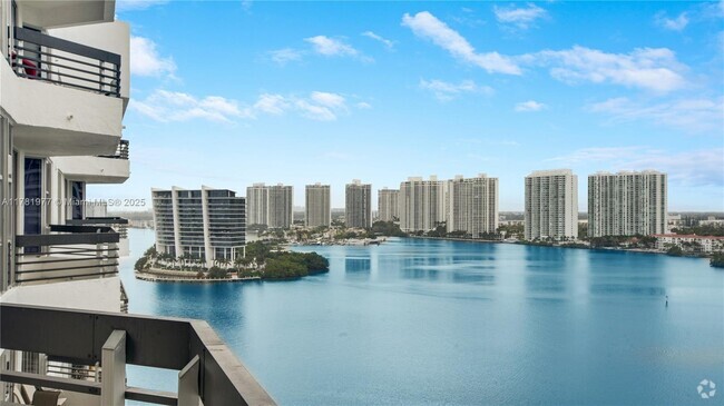 Building Photo - 3600 Mystic Pointe Dr