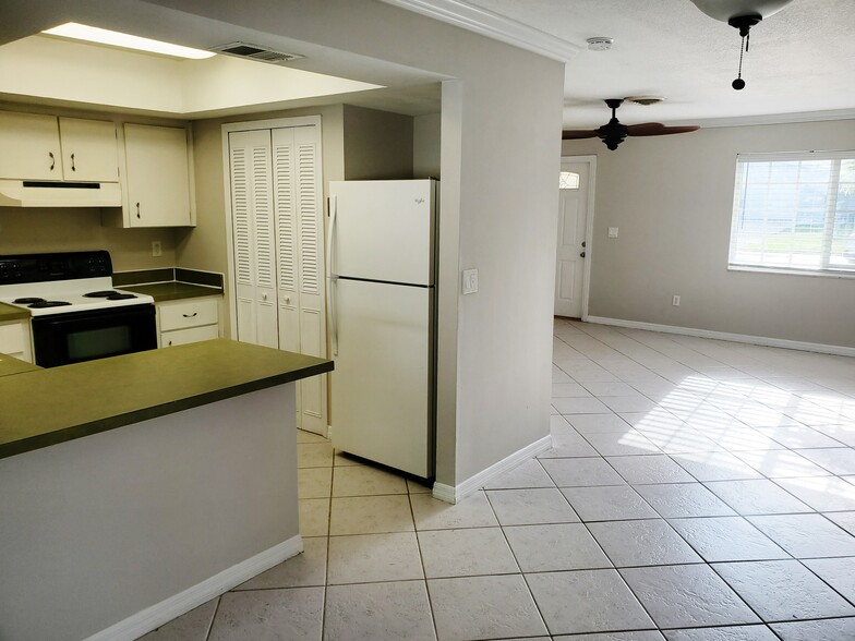 Building Photo - 3308 NE Jeannette Dr