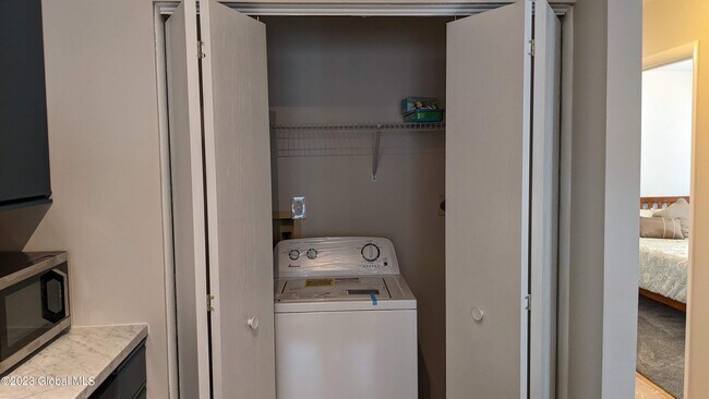 Building Photo - 1006 Greenwich Dr