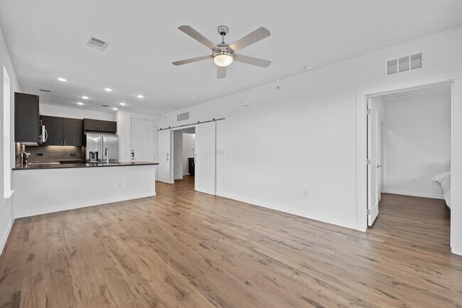 Building Photo - 4801 Springdale Rd