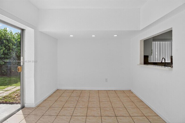 Building Photo - 2464 SW 19th St