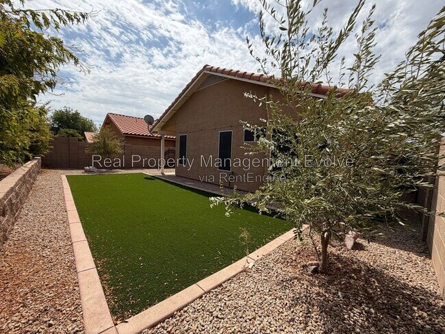 Building Photo - 7568 W Kerry Ln