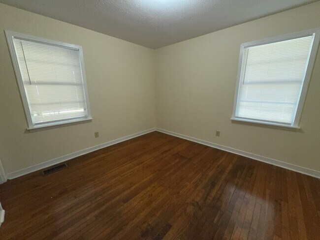Building Photo - 3158 Peterson Dr