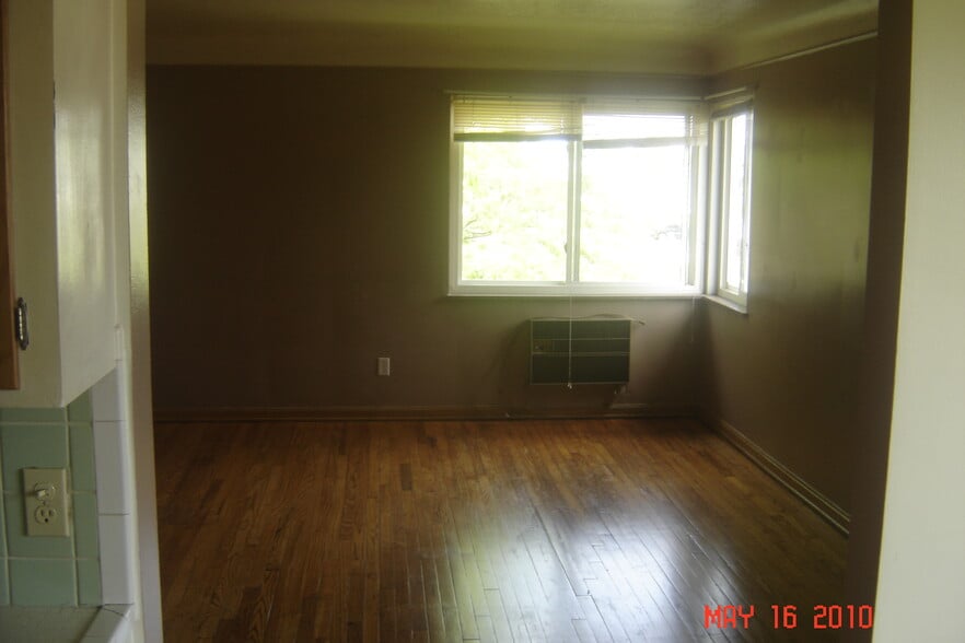Building Photo - 6009 Ridge Rd