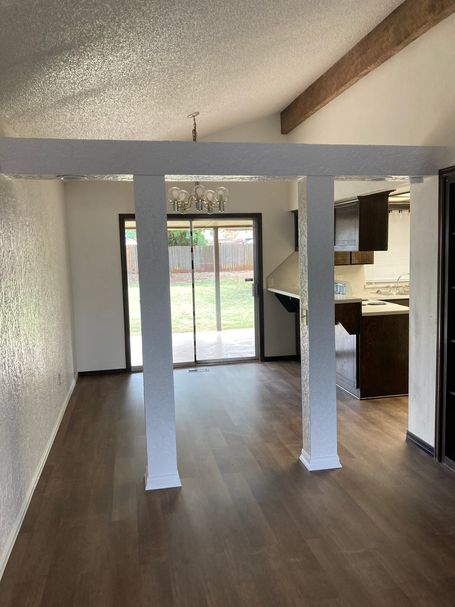 Dining Area - 1400 Val Genes Rd