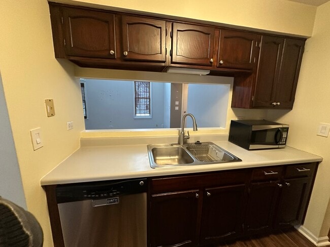 Building Photo - 386 Waterford Ct