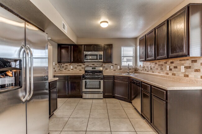 Building Photo - 3 Bedroom Northeast home for rent