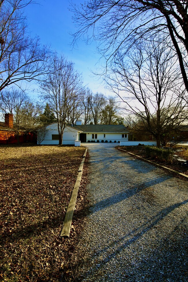 Building Photo - 3191 E Broad St