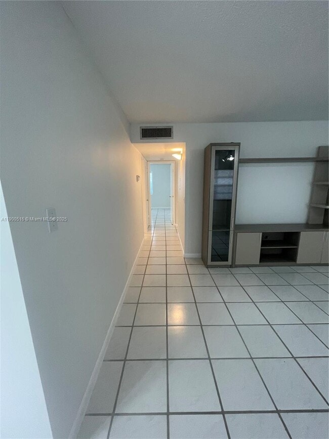 Building Photo - 485 Flanders K