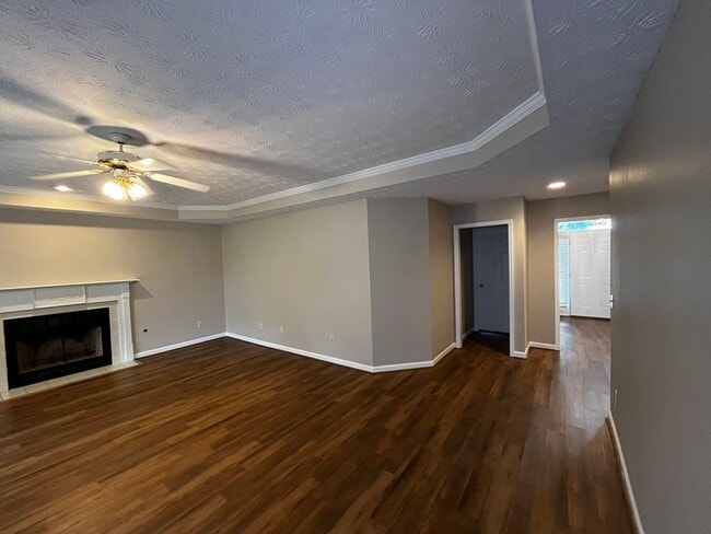 Building Photo - Blending Relaxation & Sophistication to Cr...